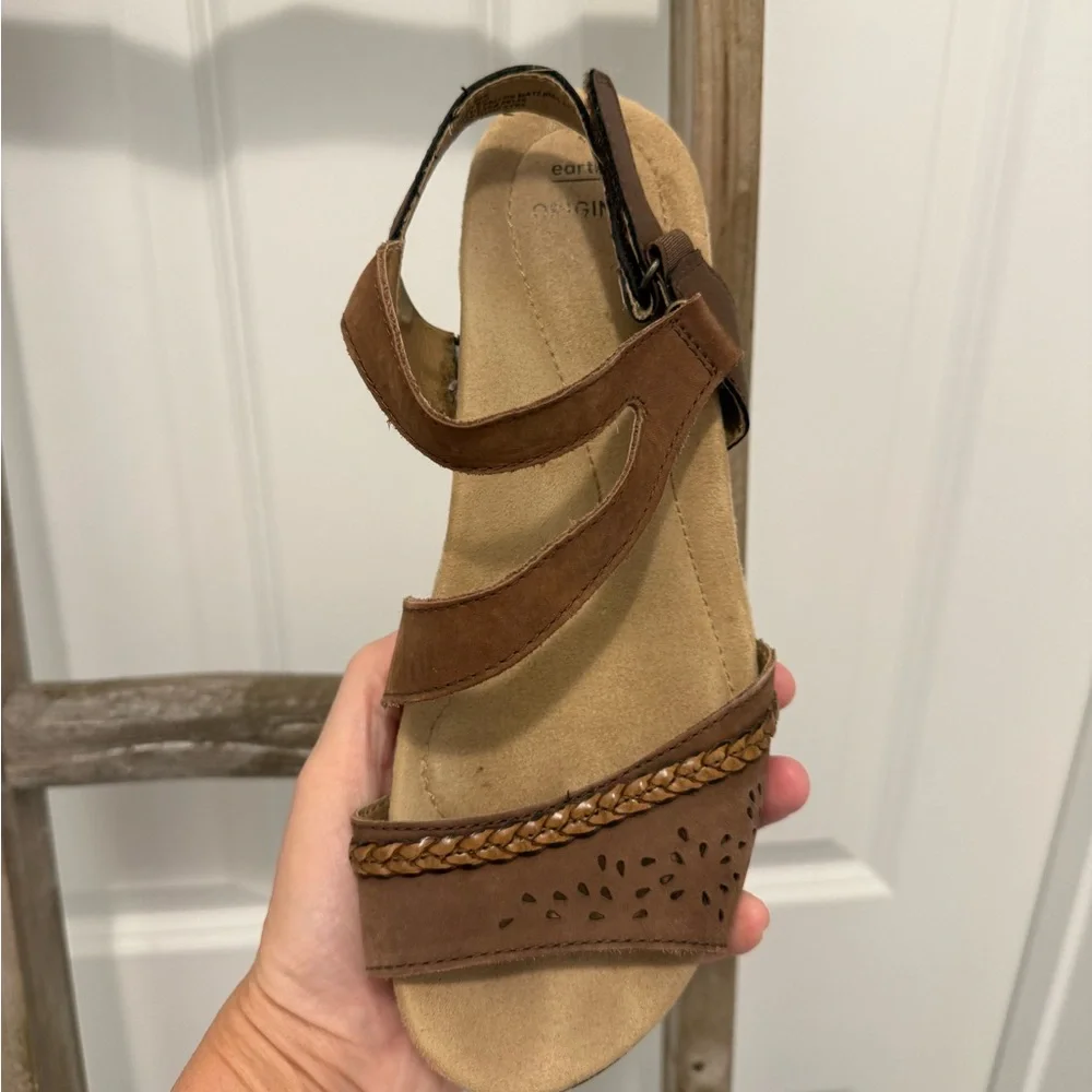 Earth Origins Brown Leather Strappy Sandals Women’s 10. Wedge Slingback